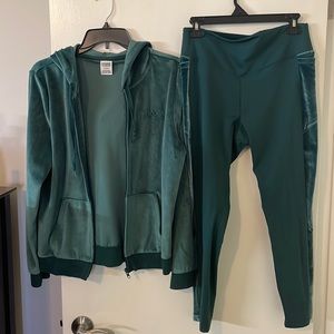 Women Victoria Secrets Pink sweat suit